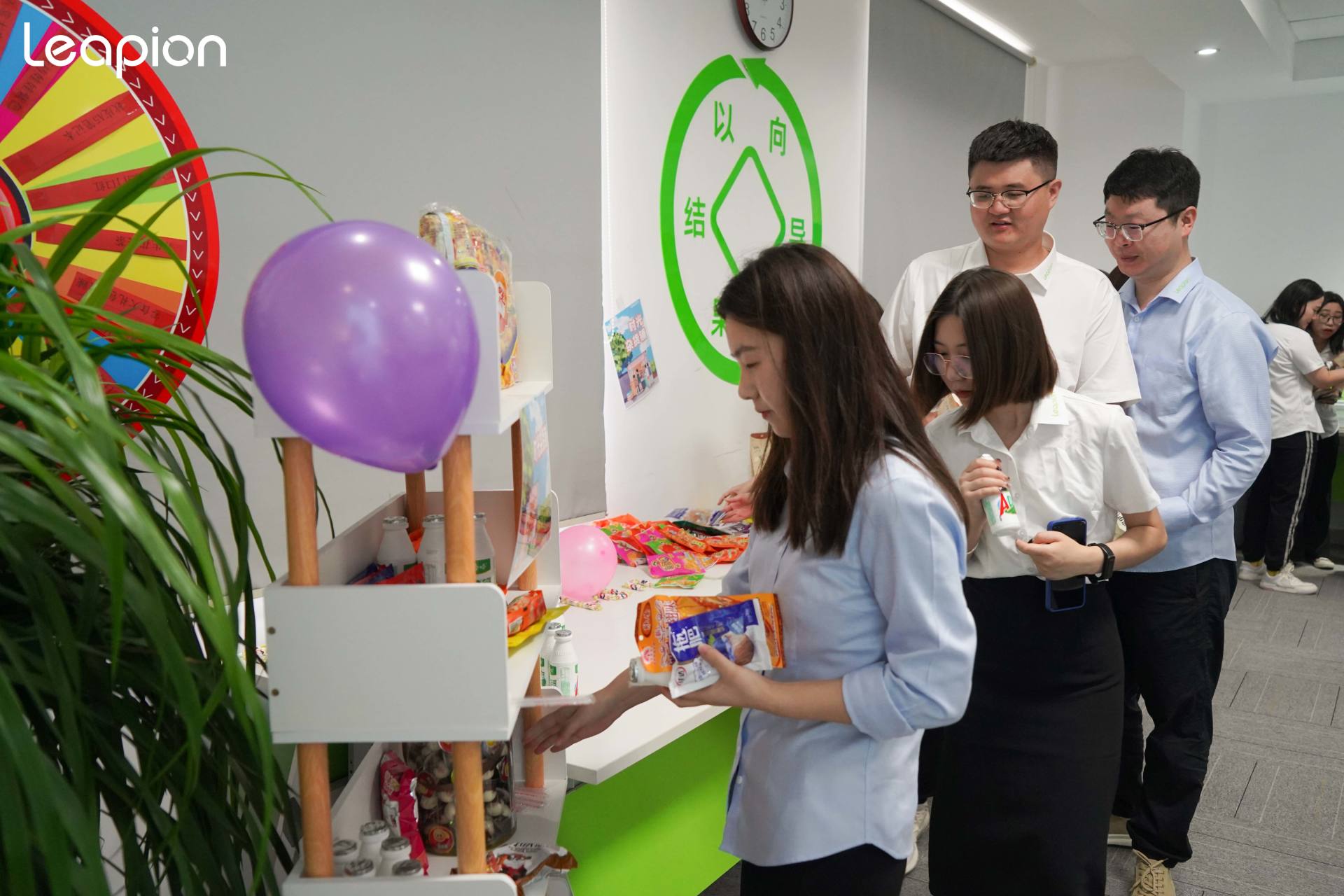 El personal de Leapion celebra el especial del Día Internacional del Niño